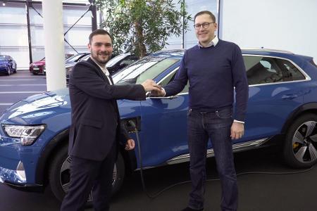 Akku-Mangel lähmt Audi e-tron-Produktion Akku-Mangel lähmt Audi e-tron-Produktion