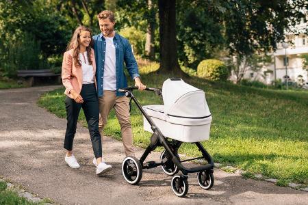 Hightech-Kinderwagen mit E-Antrieb Hightech-Kinderwagen mit E-Antrieb