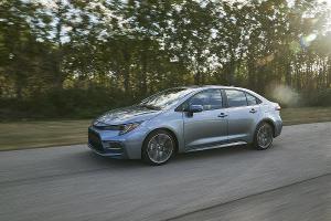 Hybridmodelle halten Toyota-Absatz stabil