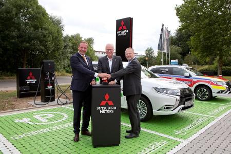 Mitsubishi nimmt Hessens größte E-Tanke in Betrieb Mitsubishi nimmt Hessens größte E-Tanke in Betrieb