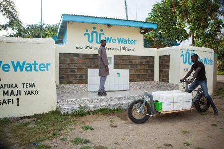 GreenPack liefert 50 Akkus nach Kenia GreenPack liefert 50 Akkus nach Kenia
