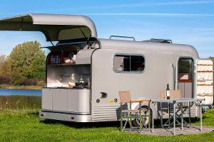 Wohnwagen Lume Traveler: Schlafen und Kochen im Freien