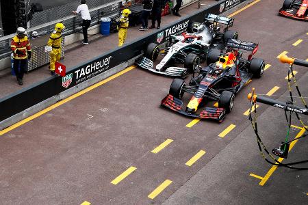 So herzhaft lacht Mercedes über und mit Lewis Hamilton!
