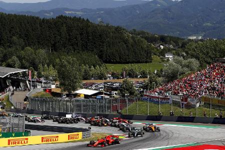 Der Start in Spielberg: Charles Leclerc führt von der Pole-Position aus Der Start in Spielberg: Charles Leclerc führt von der Pole-Position aus