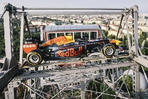 Spektakulärer PR-Stunt: Red Bull RB15 auf dem Wiener Riesenrad