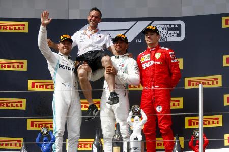 Lewis Hamilton nähert sich mit Siebenmeilenstiefeln dem WM-Titel Lewis Hamilton nähert sich mit Siebenmeilenstiefeln dem WM-Titel