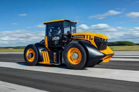 F1-Team hilft JCB bei neuem Weltrekord für schnellsten Traktor F1-Team hilft JCB bei neuem Weltrekord für schnellsten Traktor