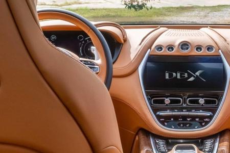 Aston Martin DBX: Erstes Innenraum-Bild und Infos zum Preis