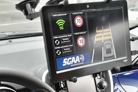 FCA zeigt Ideen für mehr Sicherheit durch Car-to-X-Kommunikation