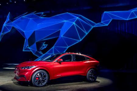 Ford Mustang Mach-E: Elektro-SUV mit bis zu 600 km WLTP-Reichweite Ford Mustang Mach-E: Elektro-SUV mit bis zu 600 km WLTP-Reichweite