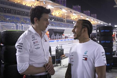 Toto Wolff und Lewis Hamilton basteln bald an ihrer weiteren Zusammenarbeit Toto Wolff und Lewis Hamilton basteln bald an ihrer weiteren Zusammenarbeit
