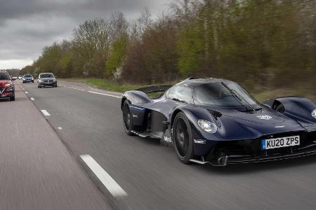 Aston Martin Valkyrie testet erstmals auf öffentlichen Straßen