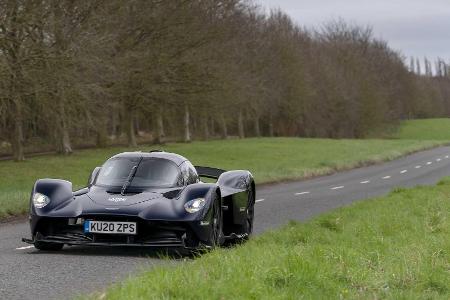 Aston Martin Valkyrie testet erstmals auf öffentlichen Straßen