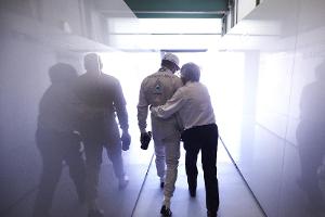 Video: So bringt ein Journalist Bernie Ecclestone ins Schwitzen!