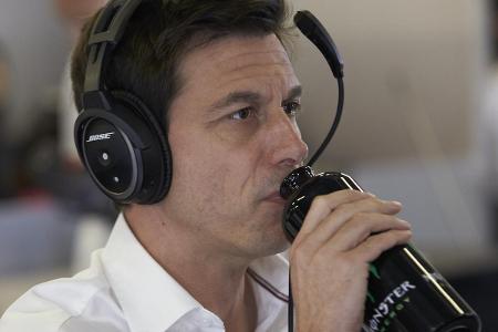 Toto Wolff schließt eine persönliche Beteiligung an Aston Martin nicht aus Toto Wolff schließt eine persönliche Beteiligung an Aston Martin nicht aus