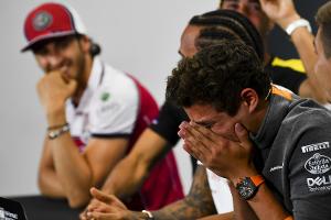 Video: Formel-1-Fahrer grölen F1-Hymne bei Sim-Race!