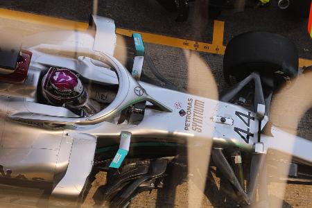 Über den Mercedes von Lewis Hamilton wird am zweiten Tag gerätselt ...
