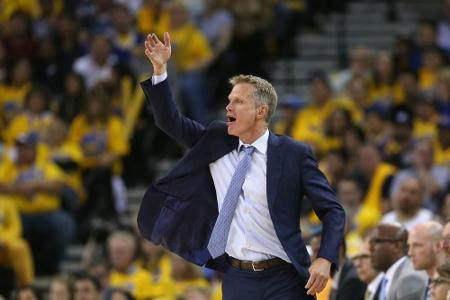 Coach Kerr fehlt den Warriors auch im ersten NBA-Finale Coach Kerr fehlt den Warriors auch im ersten NBA-Finale