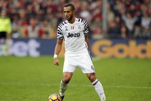 Ex-Bayern-Star Benatia während  TV-Interview beleidigt