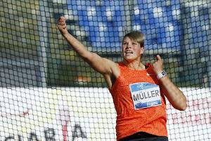 Nadine Müller gewinnt Diskuswettbewerb in Halle