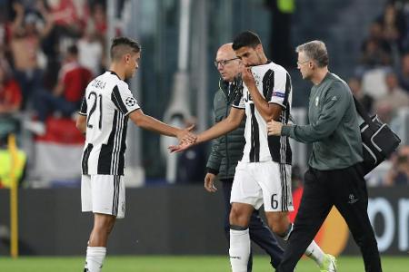 Khedira im Champions-League-Halbfinale bereits nach 10 Minuten verletzt ausgewechselt Khedira im Champions-League-Halbfinale bereits nach 10 Minuten verletzt ausgewechselt