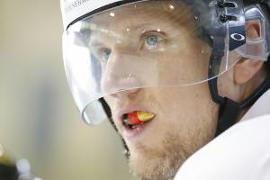 Ehrhoff spaziert in Eishockey-Montur über die Straße: "Jeden Sonnenstrahl mitnehmen"