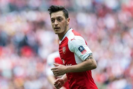 Özil: Talente in England besser fördern Özil: Talente in England besser fördern