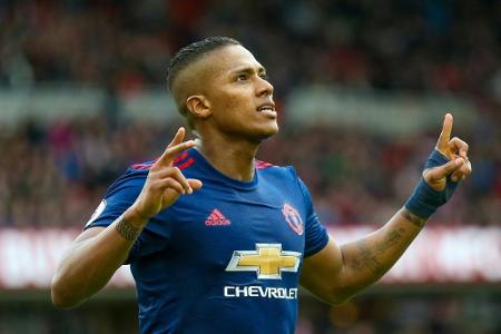 Zehn Jahre United: Valencia verlängert bei Manchester Zehn Jahre United: Valencia verlängert bei Manchester