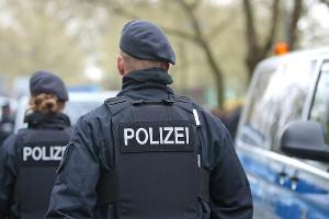 Wolfsburg gegen Braunschweig: Polizei setzt Wasserwerfer ein