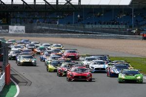 ADAC GT Masters: Start-Ziel-Sieg für Bortolotti/Perez Companc
