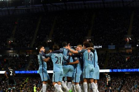 Ein Dutzend Torchancen kreiert: Özil sorgt für Premier-League-Rekord Ein Dutzend Torchancen kreiert: Özil sorgt für Premier-League-Rekord