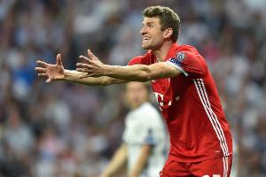 FC Bayern: Müller am Daumen operiert - Trainingsauftakt wohl ohne Neuer und Martínez