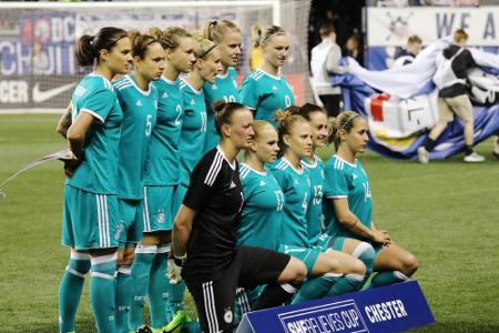 Fußball: Deutsche Frauen verlieren Rang eins in der Weltrangliste Fußball: Deutsche Frauen verlieren Rang eins in der Weltrangliste