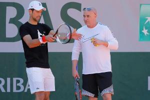 Ohne Gehalt: Agassi bleibt "der Mann" im Djokovic-Team