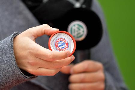 Das große Los in Form eines Gastspiels des FC Bayern hat beim DFB-Pokal 2017/2018 der Chemnitzer FC gezogen. Das große Los in Form eines Gastspiels des FC Bayern hat beim DFB-Pokal 2017/2018 der Chemnitzer FC gezogen.