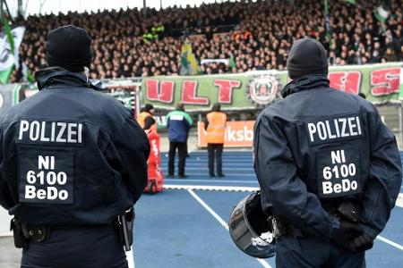 Derby Hannover gegen Braunschweig: Polizei sucht weiter den Kuhfuß-Schläger Derby Hannover gegen Braunschweig: Polizei sucht weiter den Kuhfuß-Schläger