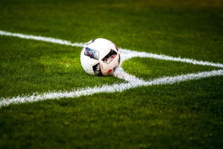 Erstes offizielles Fußballspiel: FC Bundestag bewzingt die Knesset Erstes offizielles Fußballspiel: FC Bundestag bewzingt die Knesset