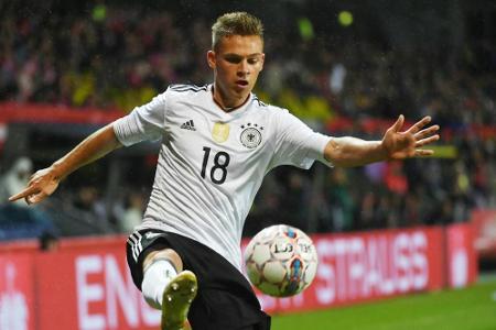 DFB-Trio bei Besuch in deutsch-dänischer Schule gefeiert DFB-Trio bei Besuch in deutsch-dänischer Schule gefeiert
