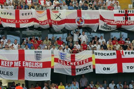 Nazi-Gesten in Dortmund: FA sperrt zwei England-Fans lebenslang Nazi-Gesten in Dortmund: FA sperrt zwei England-Fans lebenslang