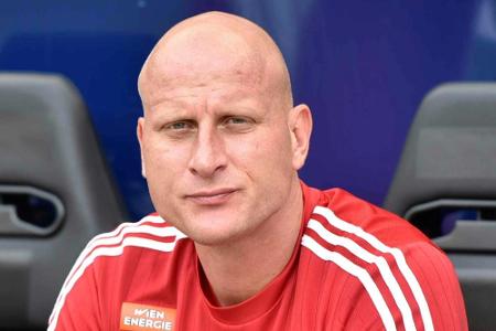 Jancker wird Trainer beim österreichischen Zweitliga-Absteiger SV Horn Jancker wird Trainer beim österreichischen Zweitliga-Absteiger SV Horn