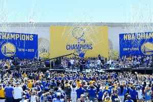 Warriors feiern NBA-Titel mit Straßenparade