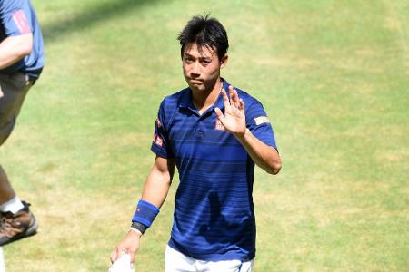Halle: Nishikori gibt erneut angeschlagen auf Halle: Nishikori gibt erneut angeschlagen auf