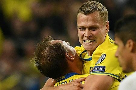 Schweden schockt Frankreich, Niederlande mit Pflichtsieg bei Advocaat-Debüt Schweden schockt Frankreich, Niederlande mit Pflichtsieg bei Advocaat-Debüt