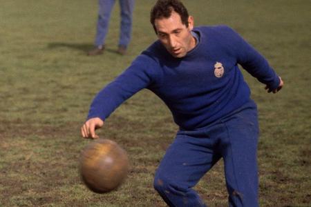 Nach einer Einstandssaison bei Racing Santander (zwei Tore in zehn Spielen) zog es 'Paco' Gento in die Hauptstadt, wo er 18 ...