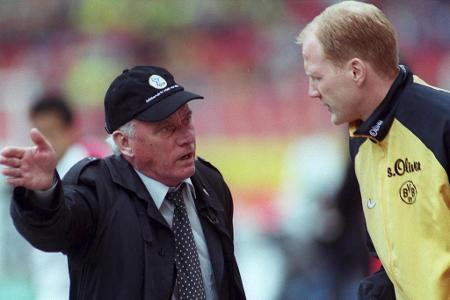 Udo Lattek heuert Mitte April 2000 interimsweise bis Saisonende beim abstiegsbedrohten BVB an und führt die Schwarz-Gelben m...