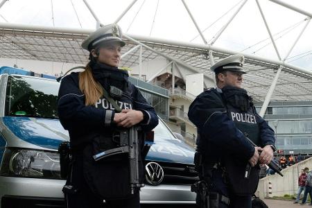 Kosten für Polizeieinsätze: Streit zwischen Bremen und DFL geht in die nächste Runde Kosten für Polizeieinsätze: Streit zwischen Bremen und DFL geht in die nächste Runde