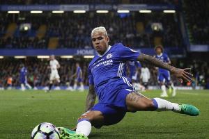 Wegen beleidigender Posts: Chelsea schickt Kenedy nach Hause