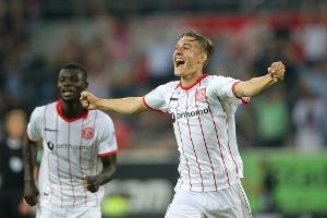 2. Bundesliga: Fortuna wieder Tabellenführer - Eintracht unterliegt in dreifacher Unterzahl