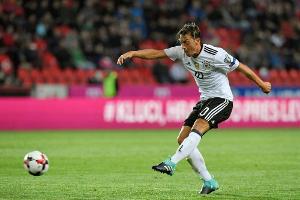 Özil wehrt sich gegen Kritiker