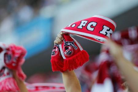 Duell zwischen Arsenal und Köln mit einstündiger Verspätung angepfiffen Duell zwischen Arsenal und Köln mit einstündiger Verspätung angepfiffen